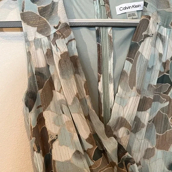 Stunning Calvin Klein Maxi Dress - Picture 5 of 10